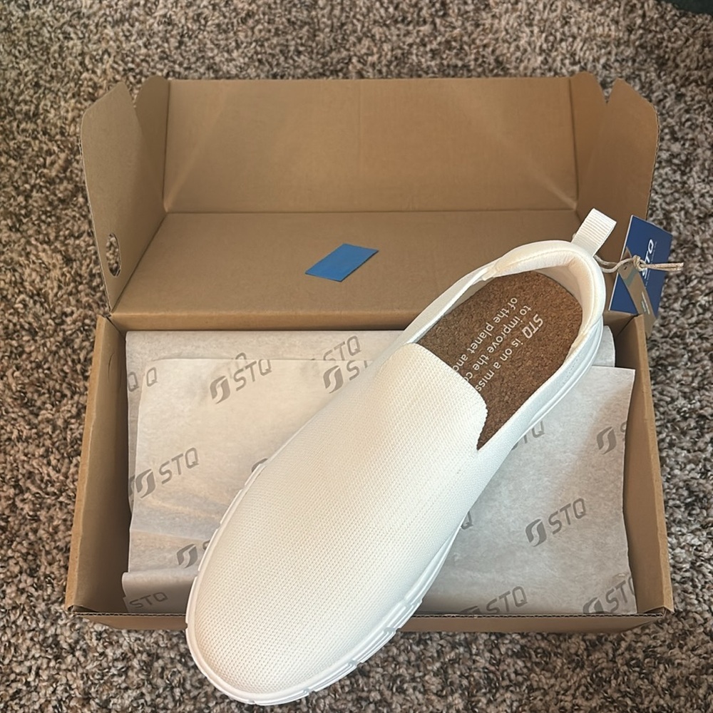 STQ White Slip-On Sneakers 9.5 - Picture 2 of 4